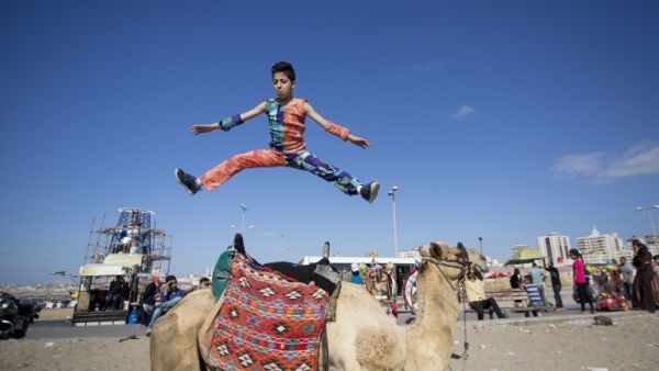 Young Palestinian Mohammed al-Sheikh, 12, shows his skills in Gaza city on April 28, 2016. (AFP/Mahmud Hams)