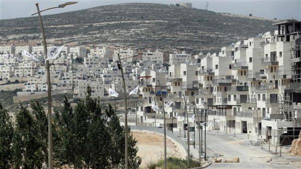 The picture taken on April 14, 2016 shows a partial view of the Israeli settlement of Givat Zeev near the West Bank city of Ramallah. (AFP)
