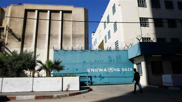 A Palestinian man walks past the building of the UNRWA headquarters in Gaza City on January 8, 2018. (AFP/ File Photo)
