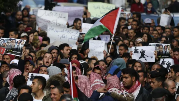 Palestinians demonstrate in the centre of the West Bank city of Ramallah against the security coordination between Palestinian security forces and Israel on March 13, 2017. (AFP/Abbas Momani)
