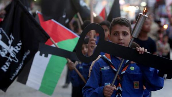 Palestinian children hold cutouts symbolizing the keys to houses left by Palestinians in 1948 as they take part in a rally on the eve of the 67th anniversary of the "Nakba Day" on May 14, 2015 in the West Bank city of Nablus. (AFP)