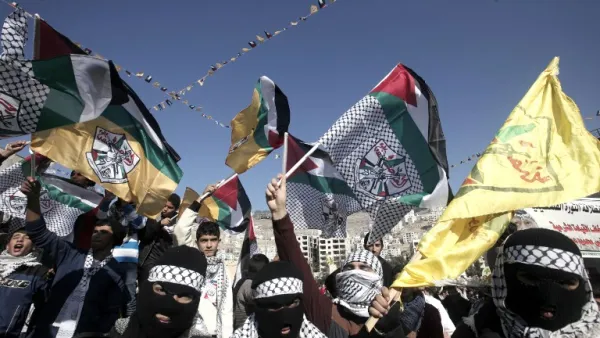 طالب الأحمد، بعدم إضاعة الوقت بالتسويف والمماطلة، ونشر الأخبار المفبركة