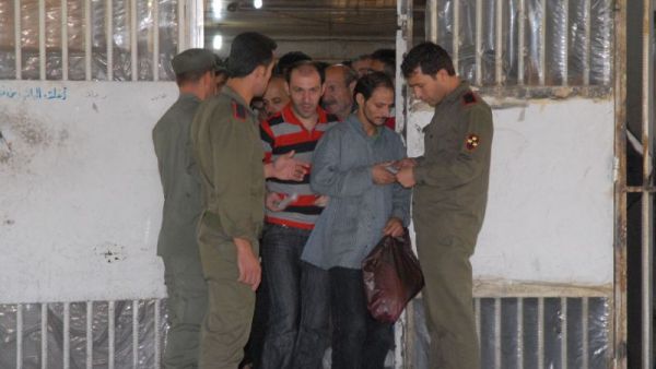 Inmates are released from the Damascus Central Prison in June 2014 after an amnesty was announced (AFP Photo)
