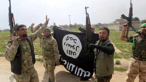 اشتباكات عنيفة بين قوات النظام السوري وتنظيم داعش في بادية السويداء