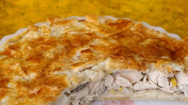 فطيرة الباف بستري والدجاج
