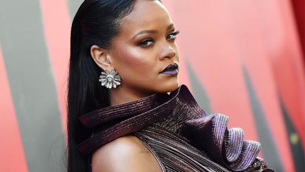 The 30-year-old pop sensation Rihanna oozed glamour in a dazzling purple couture (Source: ANGELA WEISS / AFP) 