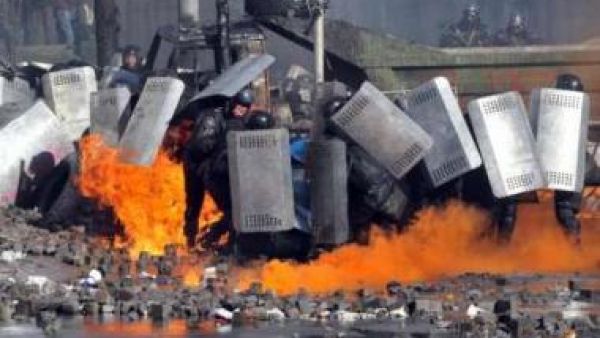 تسريح قوة مكافحة الشغب التي يلقى عليها باللائمة في مقتل 100 شخص خلال الاضطرابات