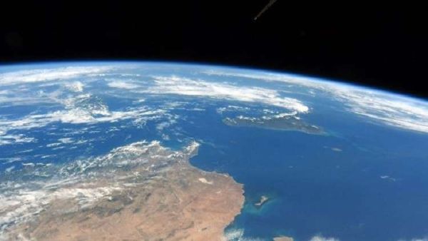 هناك حوالي 19000 جسم اصطناعي مرئي من الأرض في مدار قريب من الأرض