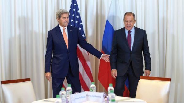 وزير الخارجية الأمريكي جون كيري ونظيره الروسي لافروف