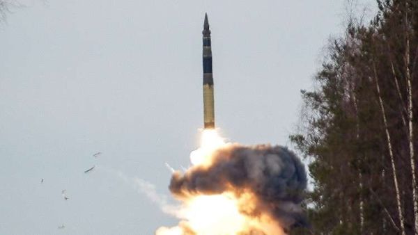 إطلاق تجريبي لصاروخ باليستي عابر للقارات من طراز "توبول"