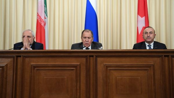 Russian Foreign Minister Sergei Lavrov (C), his Turkish counterpart Mevlut Cavusoglu (R) and Iran's Foreign Minister Mohammad Javad Zarif attend a news conference in Moscow on December 20, 2016. (AFP/Natalia Kalesnikova)