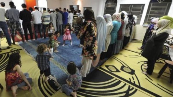 مسلمون في البرازيل يؤدون الصلاة 