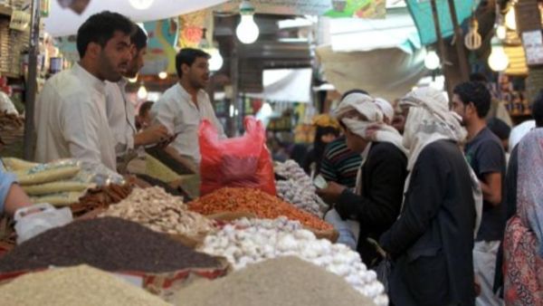 اليمنيون يقبلون على الشراء في رمضان. 