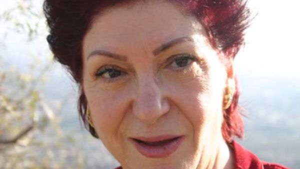 الفنانة السورية ثناء دبسي