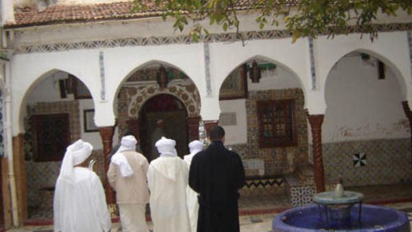 الأمن يطارد المفطرين في الجزائر