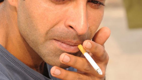 الانقطاع عن التدخين يسبب العصبية في رمضان عند الصائمين.