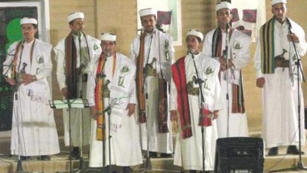 فرقة يمنية منشدة في اجواء رمضانية.