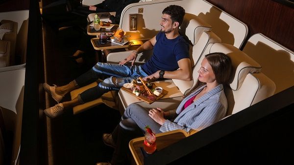 أجنحة البلاتينوم الفاخرة والمطعم السينمائي وتجربة "مطبخ غاي فييري" و"دولبي سينما" وأول قاعة ScreenX في الشرق الأوسط.