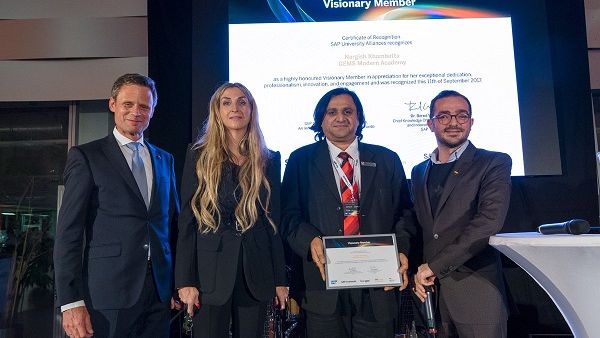 Ritesh Dhanak, Supervisor for Digital learning GEMS Modern Academy, receives SAP award.