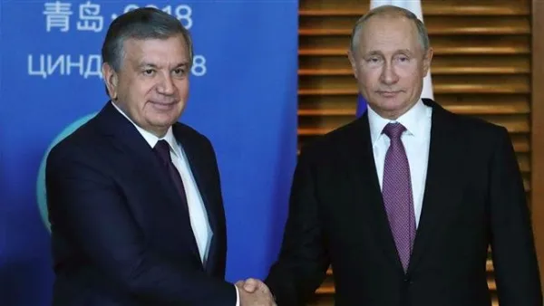 Russian President Vladimir Putin (R) meeting with Uzbek President Shavkat Mirziyoyev on the sidelines of the Shanghai Cooperation Organization (SCO) Summit in Qingdao. (AFP/File)
