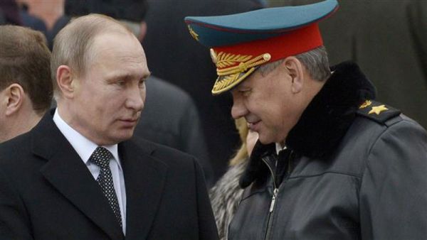 Russian President Vladimir Putin (L) and Russian Defense Minister Sergey Shoygu (AFP/ File)
