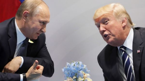 US President Donald Trump (R) and Russia's President Vladimir Putin speaks during their meeting on the sidelines of the G20 Summit in Hamburg, Germany, on July 7, 2017 (MIKHAIL Klimentiev/Sputnik/AFP)