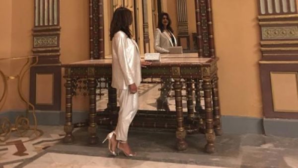 لا تنظر في المرآه عند المرض أو الإرهاق لا تنظر في المرآه عند المرض أو الإرهاق