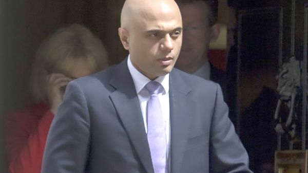 جاويد (48 عاما) هو مسلم من أصل باكستاني، ولد في 5 ديسمبر عام 1969