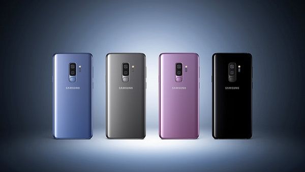يأتي هاتف Galaxy S9 بأربعة ألوان – البنفسجي الليلكي والأسود الحالك والتيتانيوم الرمادي، بالإضافة إلى الأزرق المرجاني والذي سيتوفر قريباً في الأسواق.