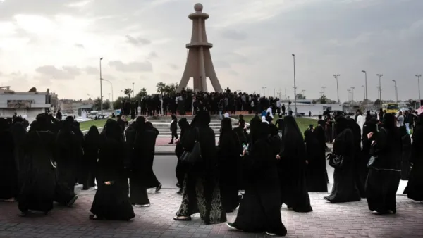 إيران تقيل مسؤولا بعد حادثة السفارة