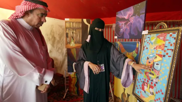 رجلا أبيض يبلغ طوله ستة أقدام هاجم الطالب السعودي