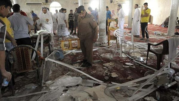 Saudi police survey the aftermath of the Al-Asir mosque bombing in August 2015. (AFP/File)