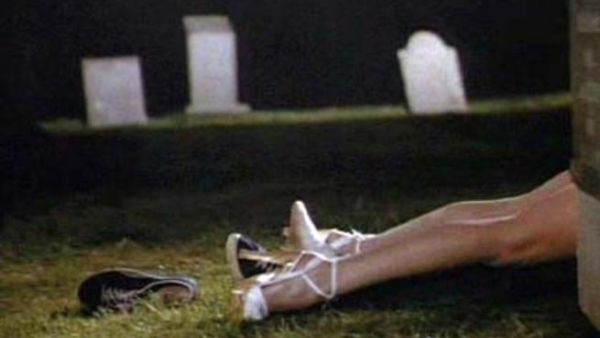 Couple caught in "obscene act" in Saudi cemetery surprised by religious police. [100frescura]