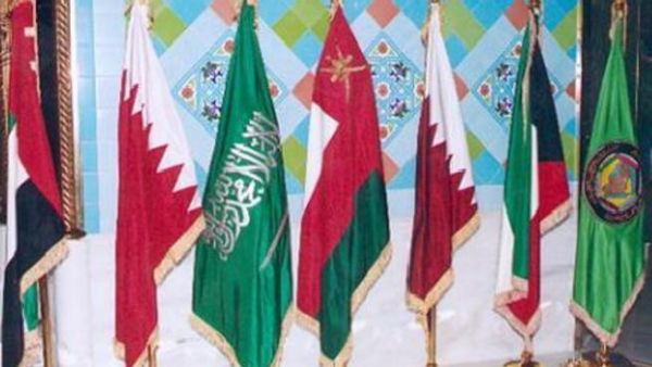 أشارت الدراسة إلى أن ربط الدول الخليجية عملاتها بالدولار باستثناء الكويت يمهد الطريق أمام انتقال سلس إلى عملة موحدة في حال اعتمادها