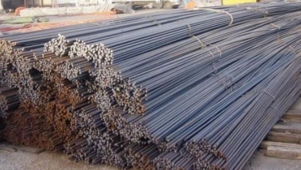 لقد تأثرت مصانع الحديد سلبا بالحديد المستورد، وذلك في ظل عدم قدرتها على المنافسة، وربما يعود ذلك الى ان اغلب الصناعات المستوردة تكون محمية ومدعومة من قبل دولها وذلك بخلاف الصناعات المحلية