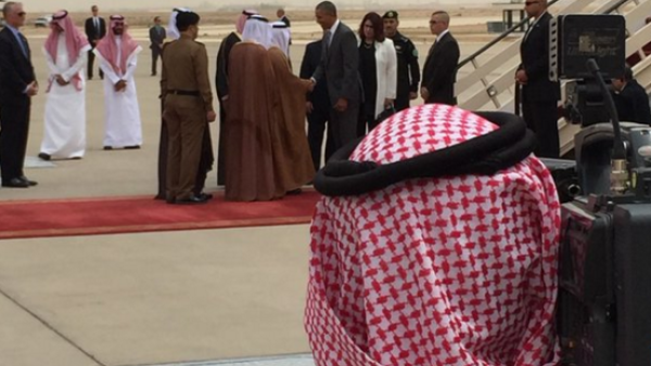 Obama arrives in Riyadh on Weds. April 20, 2016. (photo: Twitter/khennessey)