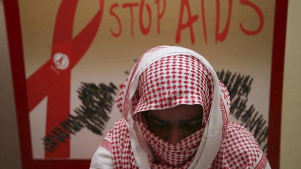 Saudi citizens with AIDS have right to free medical care to receive anti-retroviral drugs. [emirates24/7]