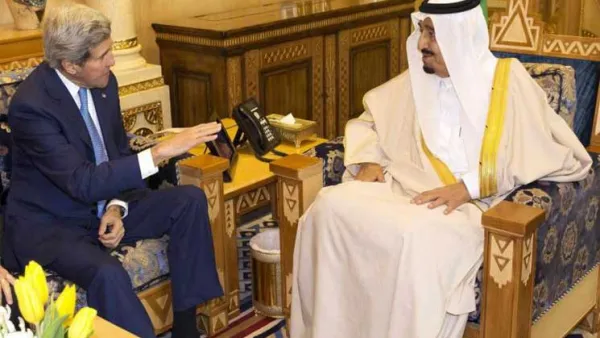 العاهل السعودي الملك سلمان بن عبد العزيز ووزير الخارجية الامريكي جون كيري
