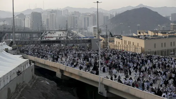 قضى ما لا يقل عن 239 إيرانيا خلال التدافع في مشعر منى صباح عيد الأضحى