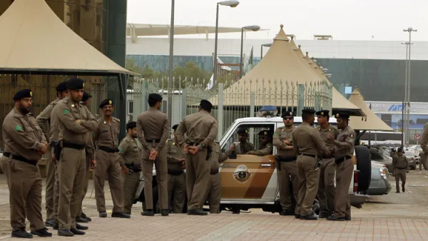 عناصر من الامن السعودي
