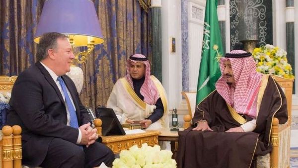 الملك سلمان بن عبد العزيز ومدير وكالة الاستخبارات المركزية الأمريكية (CIA) بومبيو