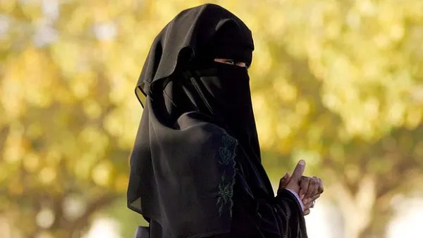  إصدار نسخة من سجل الأسرة (بطاقة العائلة) للمطلقات والأرامل وذلك بصورة مستقلة