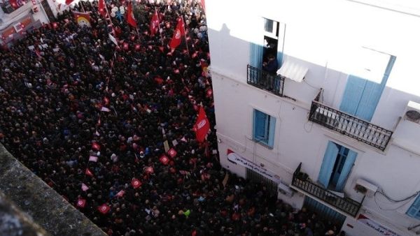 بداية التجمع العمالي كانت من أمام مقر الاتحاد التونسي للشغل