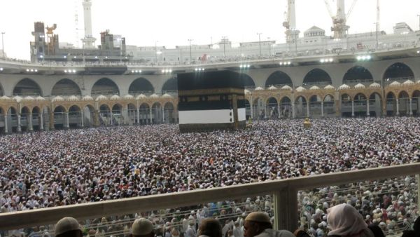 Pilgrims circling the Kaaba, Islam's holiest shrine, at the Grand Mosque in Saudi Arabia's holy city of Mecca, on September 6, 2016.  (AFP/Ahmad Gharabli)