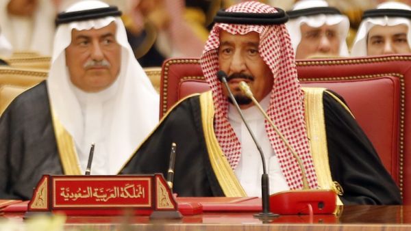 Saudi King Salman bin Abdulaziz attends the GCC summit on December 6, 2016, in the Bahraini capital Manama. (AFP/Stringer) 