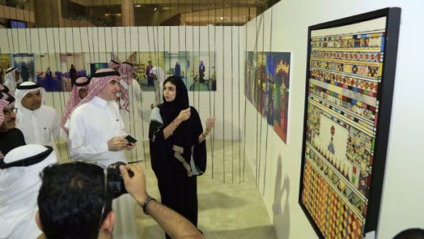 Art exhibition at Dammam's King Fahd International Airport. (Twitter/Saudi Gazette)