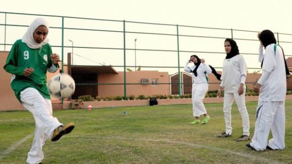 وأطلق المغردون هاشتاغ #لبناني_في_الاتحاد_السعودي