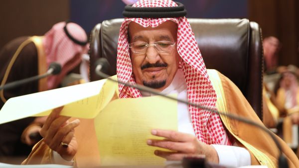 Sisi and Salman slipped out of the summit session for face-to-face talks as Qatari Emir Tamim Bin Hamad addressed the leaders of the Arab world. (AFP)