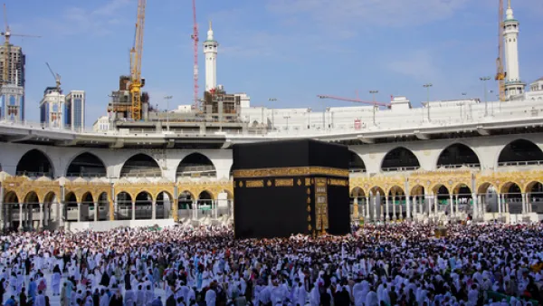 Mecca's Chamber of Commerce estimates losses at SR60billion as a result of the curb on visitor numbers.  (Shutterstock/Nawawi Malezya) 
