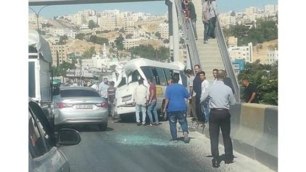 A two-bus collision leaves 17 people injured on the Amman-Zarqa Highway in Jordan. (Facebook)